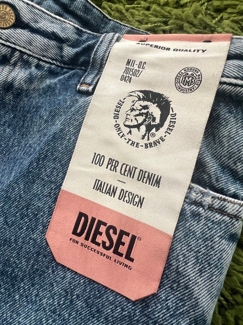 パンツ DIESEL D-SPRITZZ Wide Boot Cut Denim