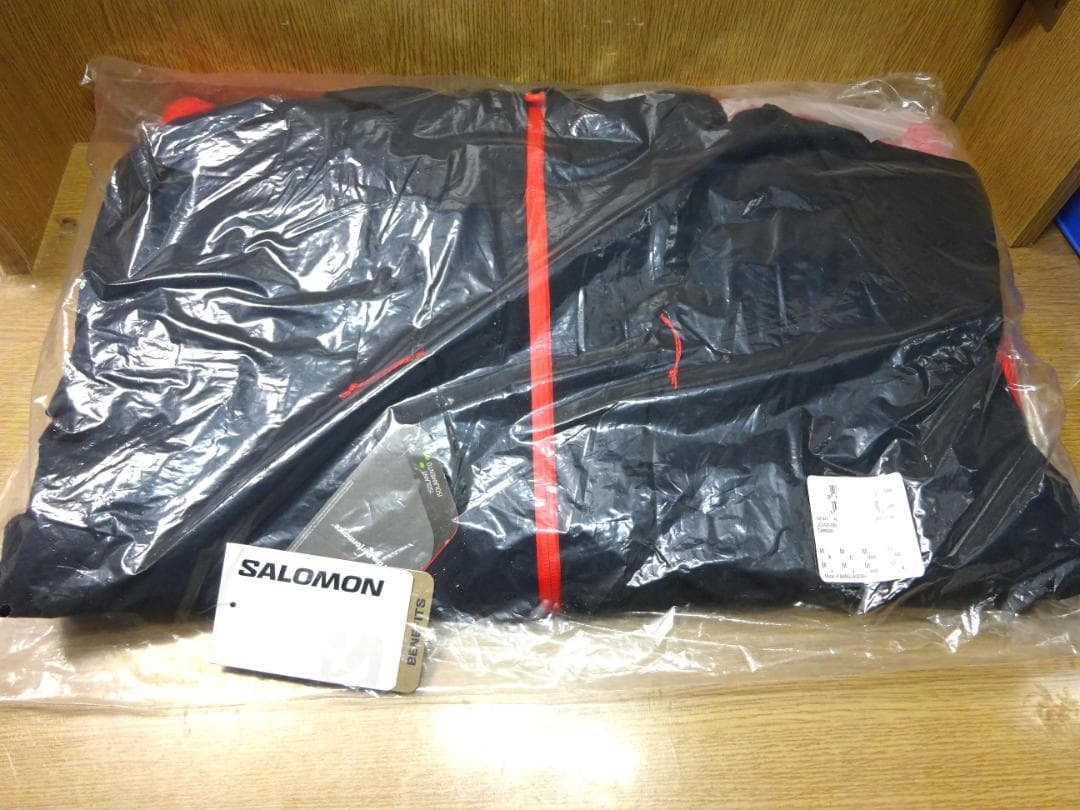 未使用SALOMON ハイランドジャケット 4ウェイストレッチ　スキースノボ